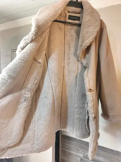Abrigo beige con forro de lana - miniatura 2