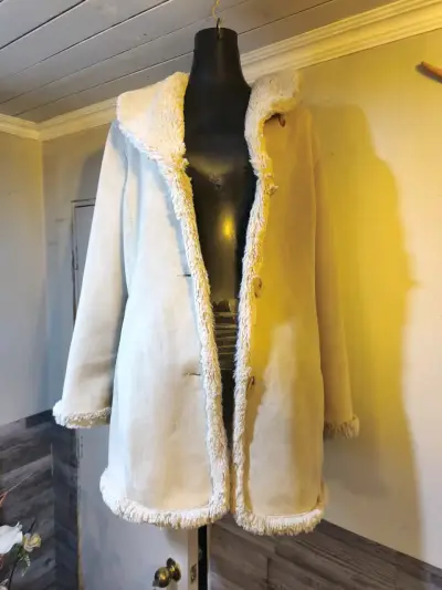 Abrigo beige con forro de lana - miniatura 3
