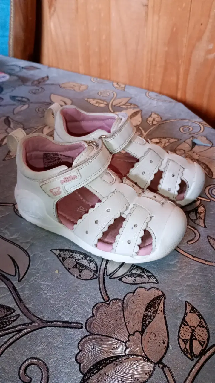 Sandalias blancas para niñas