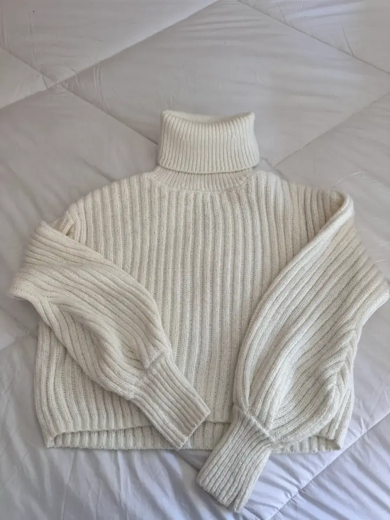 Sweater cuello alto beige - 1