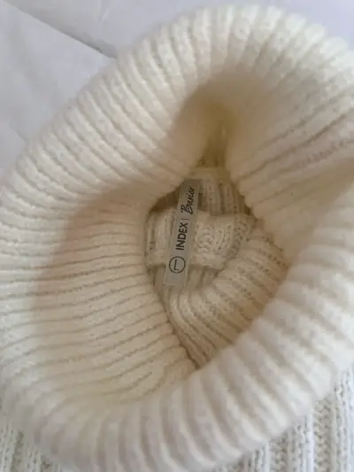 Sweater cuello alto beige - miniatura 2
