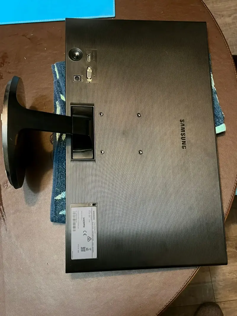 Monitor Samsung 22 pulgadas - 2