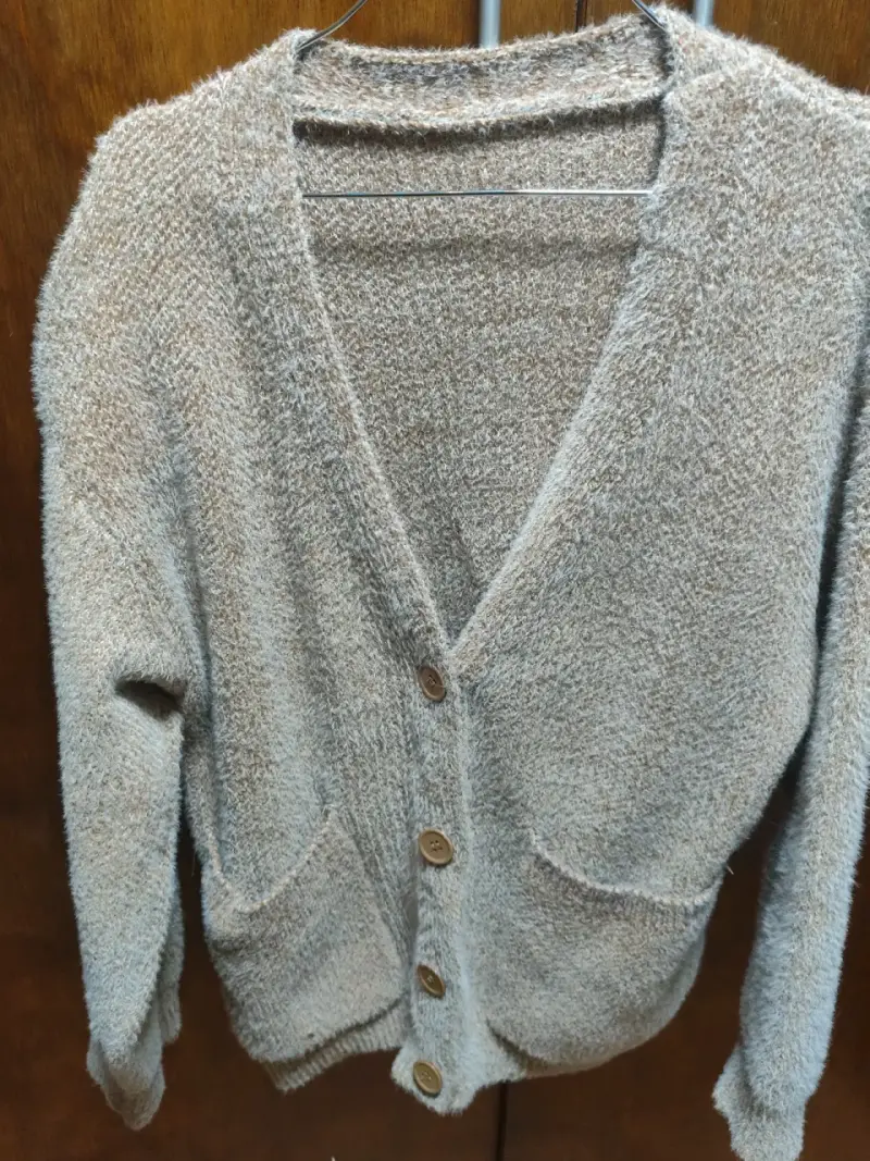 Cárdigan beige abotonado - 1