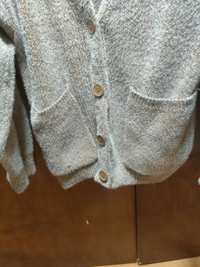 Cárdigan beige abotonado - 2