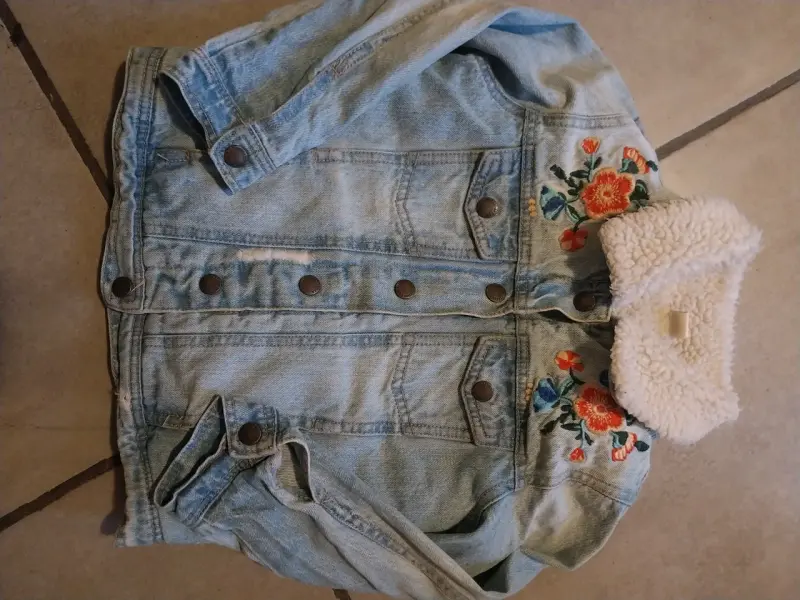 Chaqueta de mezclilla con bordado floral - 1