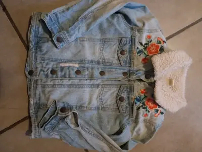 Chaqueta de mezclilla con bordado floral - miniatura 1