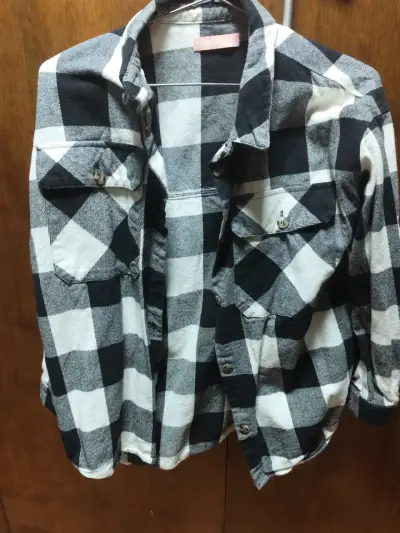 Camisa a cuadros blanco y negro - miniatura 1