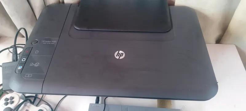 Impresora HP Deskjet 2050 usada - 1