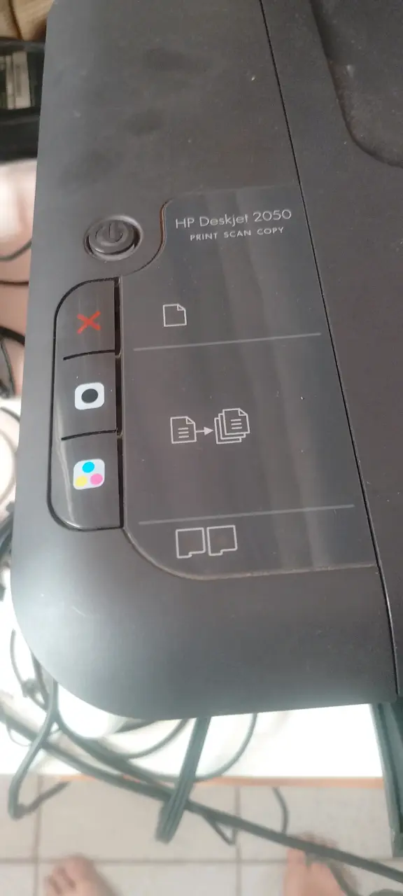 Impresora HP Deskjet 2050 usada - 3