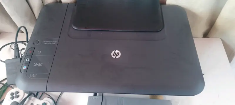 Impresora HP Deskjet 2050 usada - 5