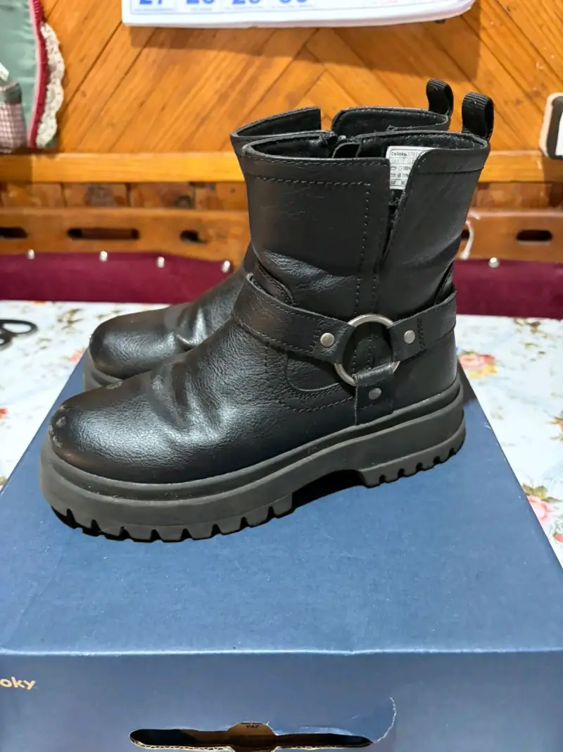 Botas negras de cuero