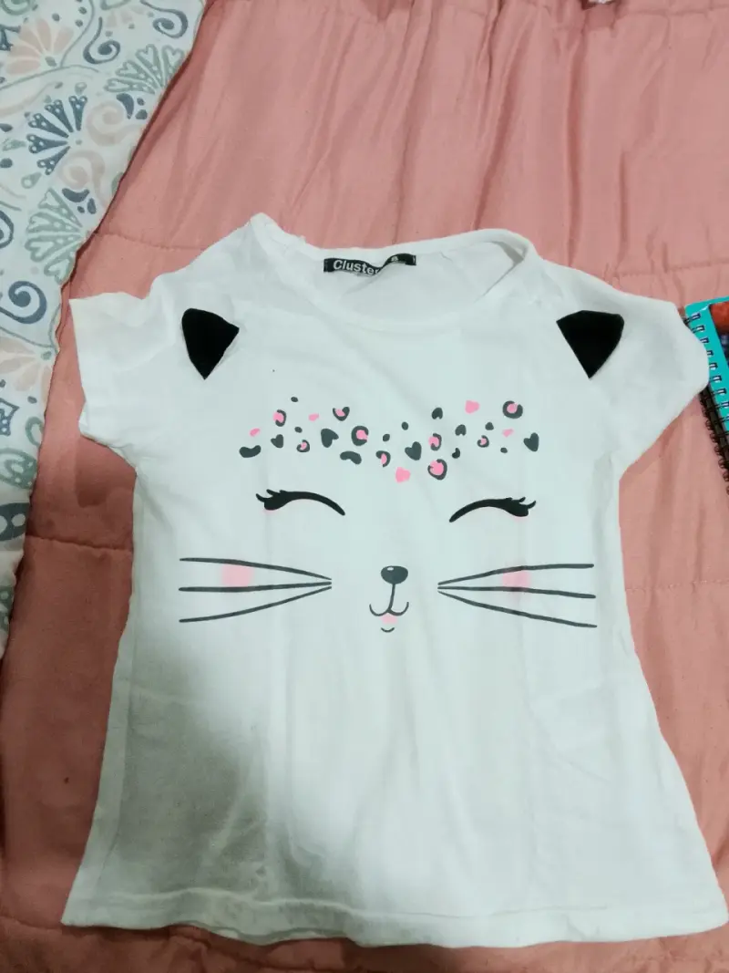 Polera para niña con diseño de gato