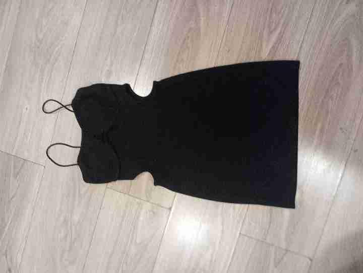 Vestido negro cuerpo ajustado