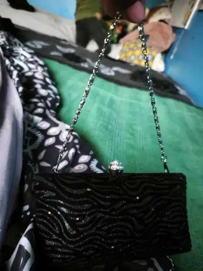 Cartera negra de fiesta - miniatura 3