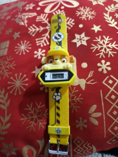 Reloj digital infantil amarillo - miniatura 2
