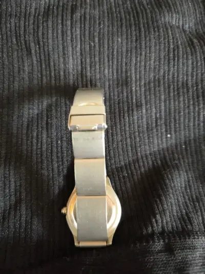 Reloj metálico con diseño animado - miniatura 3