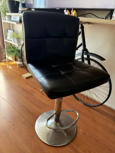 Silla giratoria negra - miniatura 2