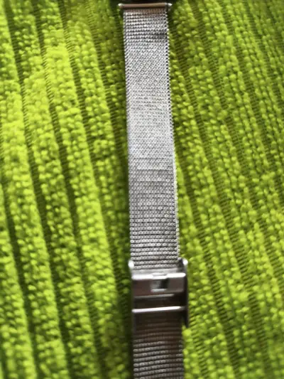 Reloj plateado con corazón - miniatura 2
