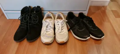 Zapatos y zapatillas usadas - miniatura 1