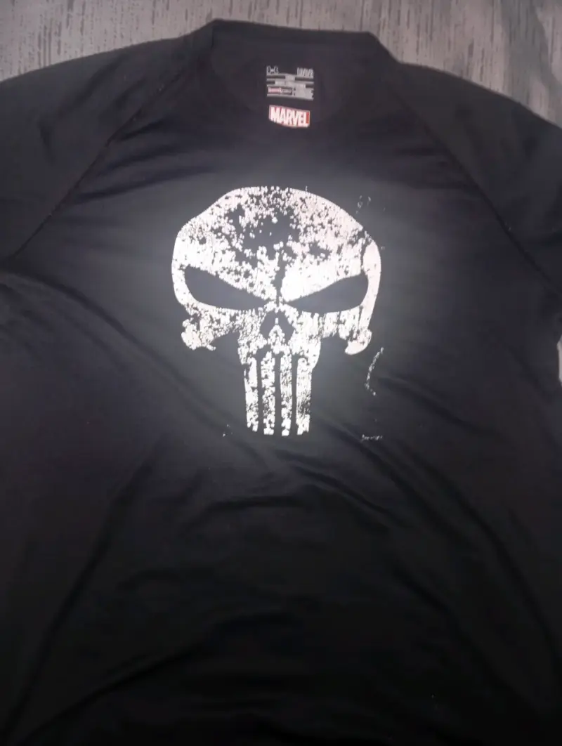Polera negra The Punisher UnderArmour - 1