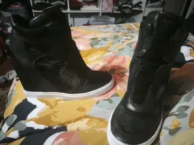 Zapatillas negras con plataforma - miniatura 2