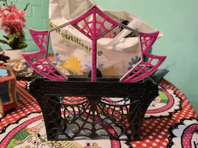 Escritorio de juguete gótico de Elizabeth - miniatura 2