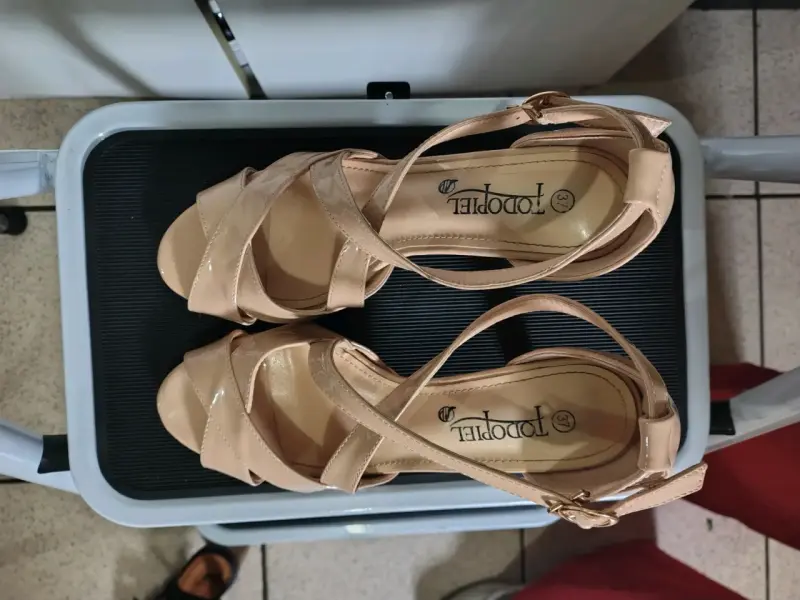 Tacones beige-rosado con correa - 2