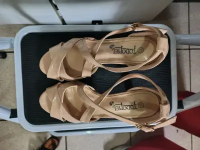 Tacones beige-rosado con correa - miniatura 2