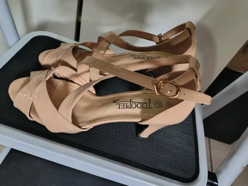 Tacones beige-rosado con correa - 3