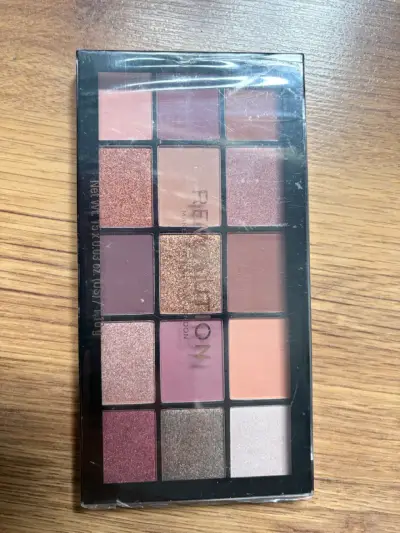 Paleta de sombras NUEVA Makeup Revolution - miniatura 2