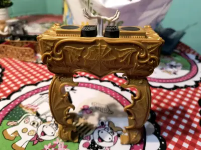 Set Miniatura de mueble dorado - miniatura 1