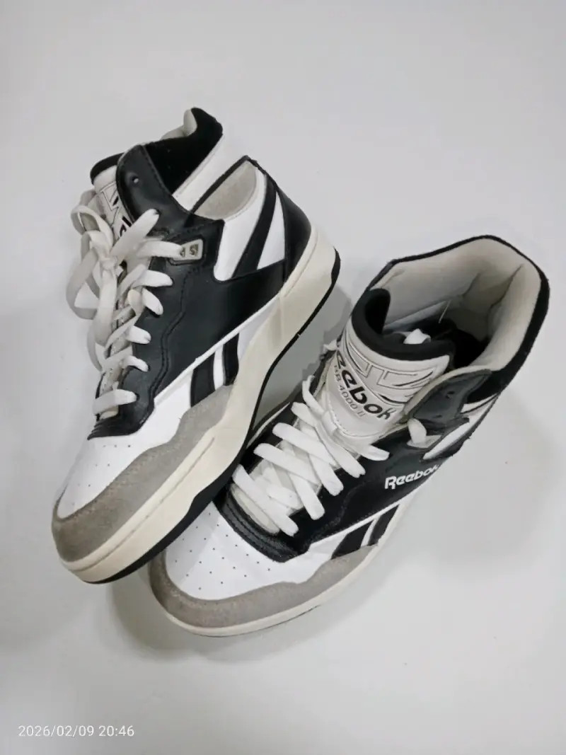 Zapatillas Reebok blancas y negras - 2