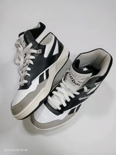 Zapatillas Reebok blancas y negras - miniatura 2