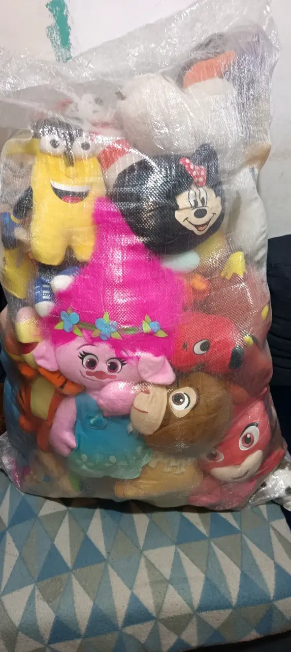 Vendo fardo de 45 peluches disney - 4