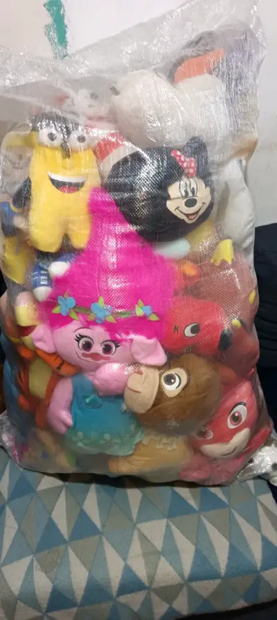 Vendo fardo de 45 peluches disney - miniatura 4
