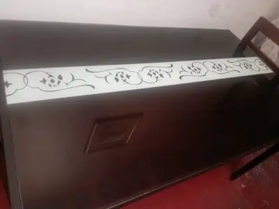 Mesa de comedor con diseño floral - miniatura 1