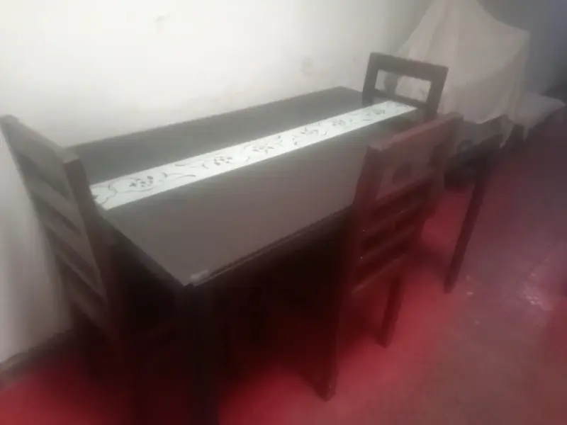 Mesa de comedor con diseño floral - 4