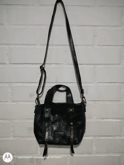 Cartera azul y cartera negra con correa ajustable - miniatura 3