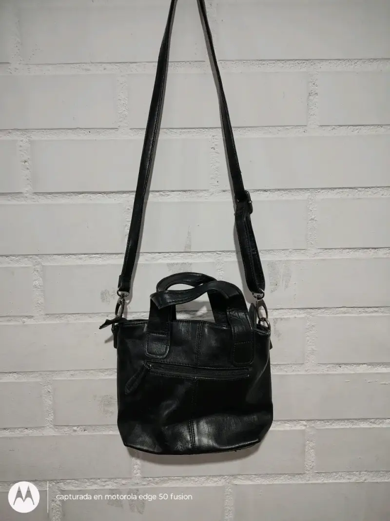 Cartera azul y cartera negra con correa ajustable - 4