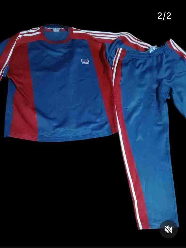 Conjunto deportivo azul y rojo - 1
