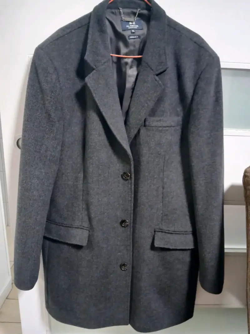 Abrigo gris oscuro elegante - 1