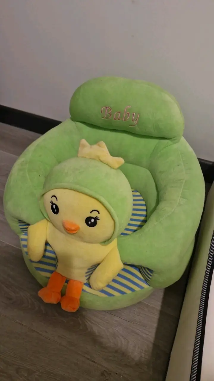 Sillón infantil verde con peluche