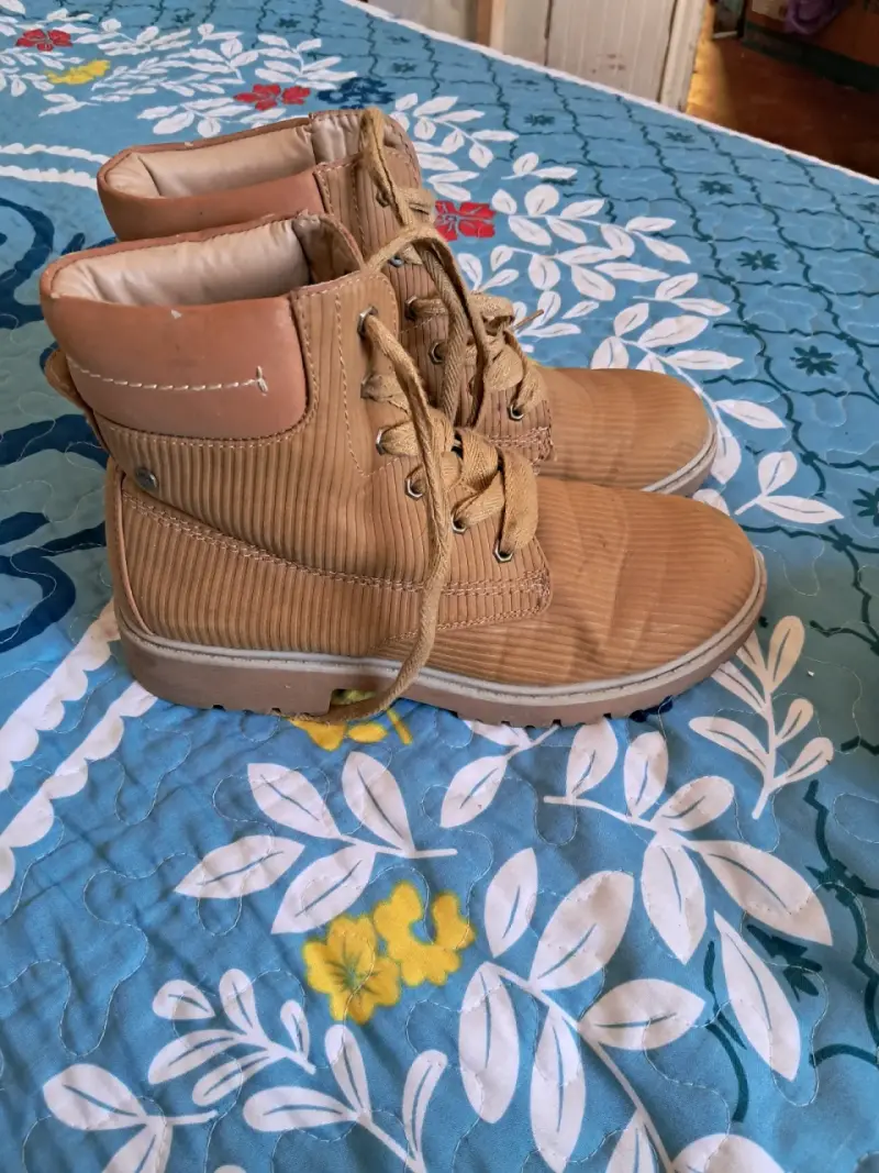 Botas beige de tela con cordones - 1