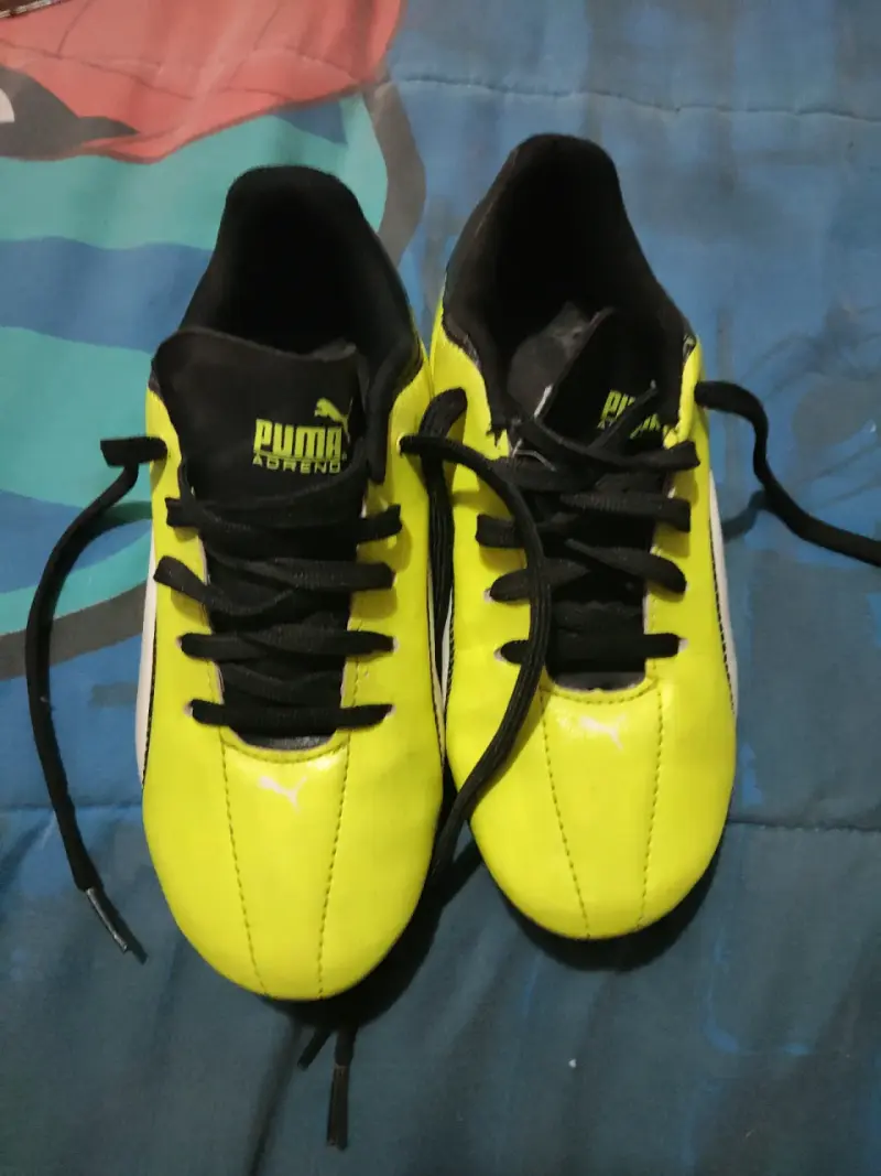 Botines futbol amarillo y negro - 3