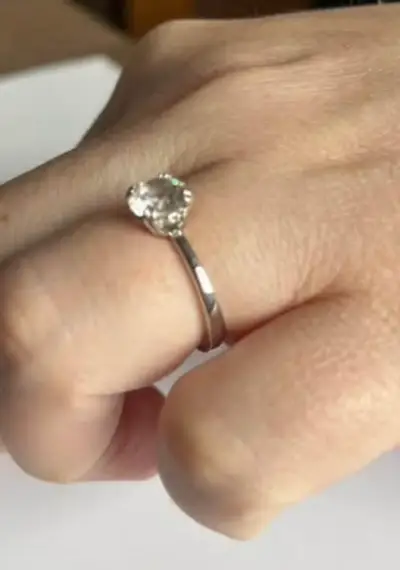 Anillo de compromiso brillante - miniatura 1