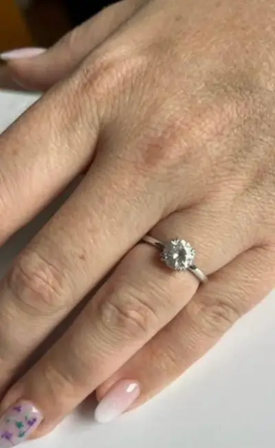 Anillo de compromiso brillante - miniatura 3