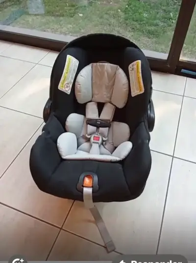 Coche de bebé plegable gris - miniatura 2