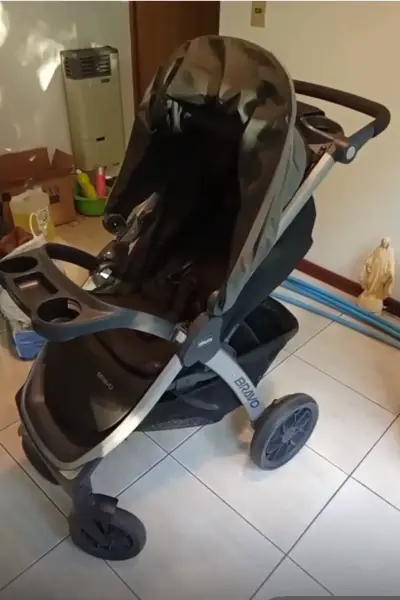 Coche de bebé plegable gris - miniatura 4
