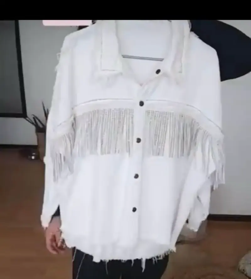 Chaqueta blanca con flecos