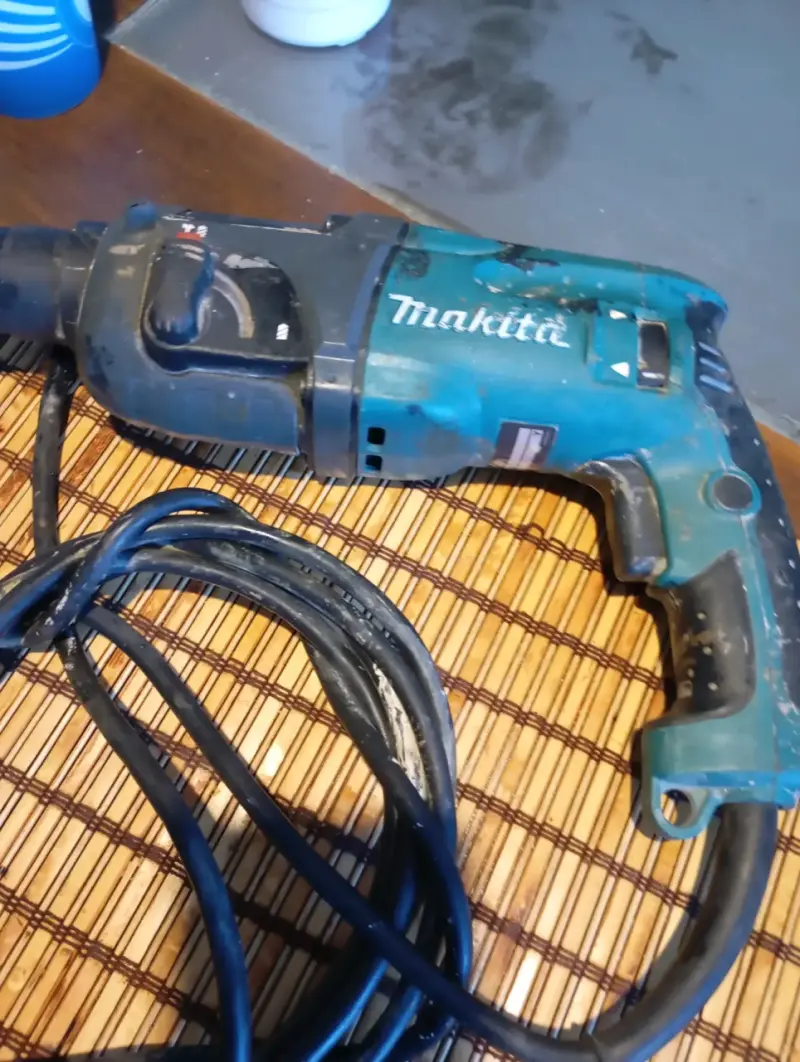 Taladro percutor Makita usado - 1